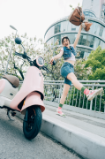 女性时尚九号公司推出九号电动Q90:时尚出行