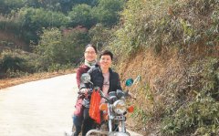 黄灯:引导学生拿起笔、看见光、记录美教育